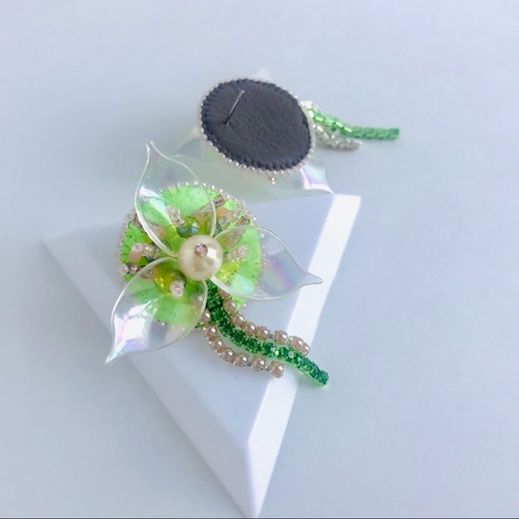 Floral stud earrings with crystal chain pendant - Picture 8 of 10